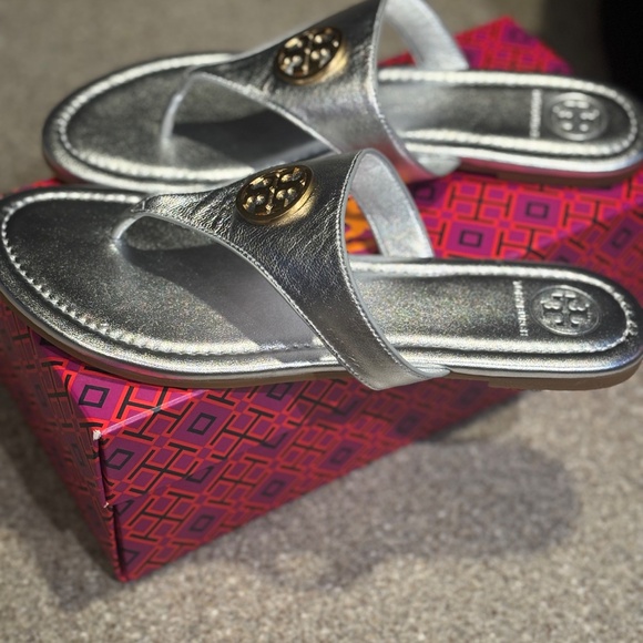 New Tory Burch Benton Leather Sandals - Picture 2 of 6